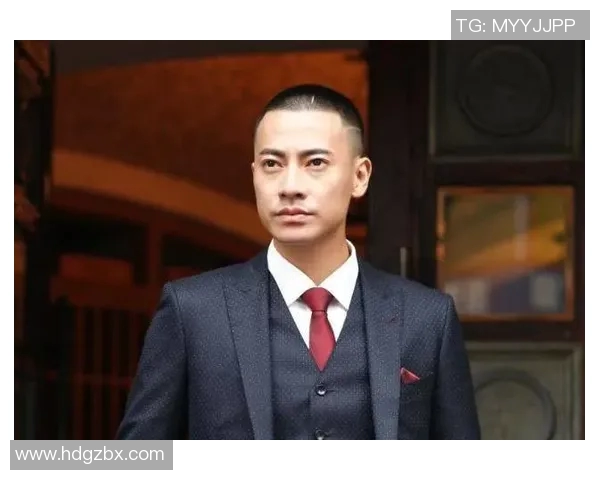 最丑寸头男足球明星的逆袭之路与球场传奇故事揭秘